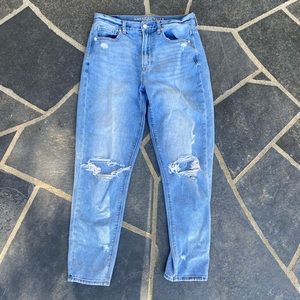 AMERICAN EAGLE MOM JEANS